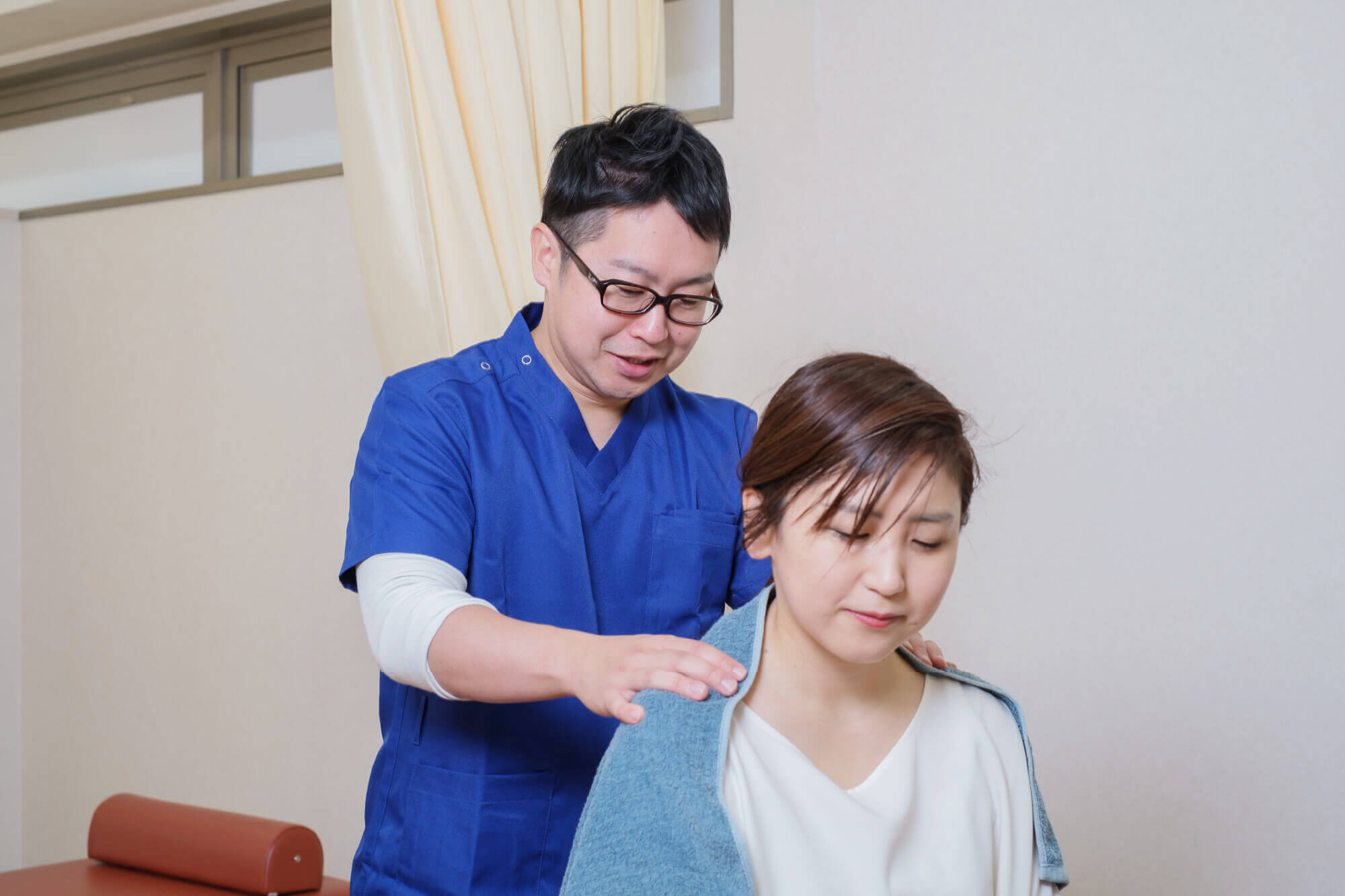 写真：施術をしながらしっかり予防も。